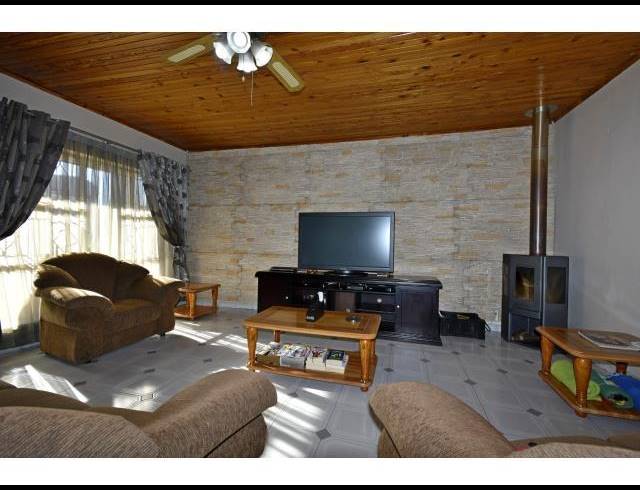 4 BEDROOM HOUSE FOR SALE IN BASSONIA